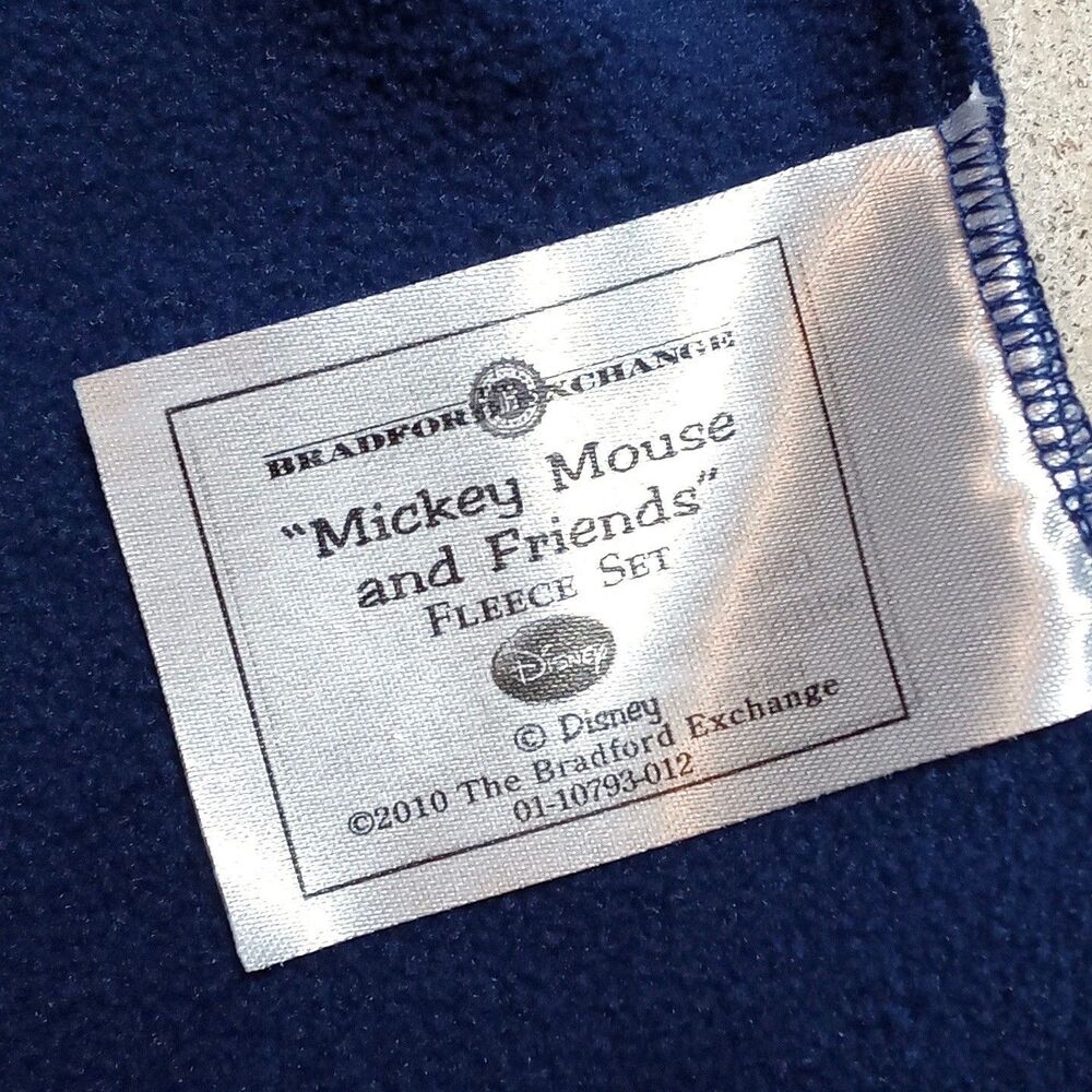 Bradford Exchange Walt Disney Mickey Mouse & Friends Fleece Scarf - Picture 4 of 6
